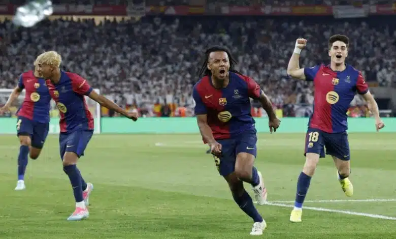 La estrella de Barcelona apunta a otro reportero para un informe falso 1 Kounde celebrates the Copa del Rey winner