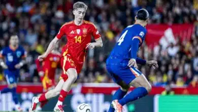 6 Huijsen slides a pass behind the Dutch defence