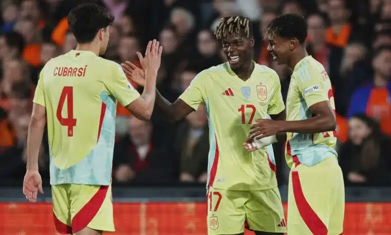 Los jugadores del Barcelona reaccionan a la decisión de Nico Williams de rechazar el traspaso 1 Cubarsi congratulates Nico Williams.