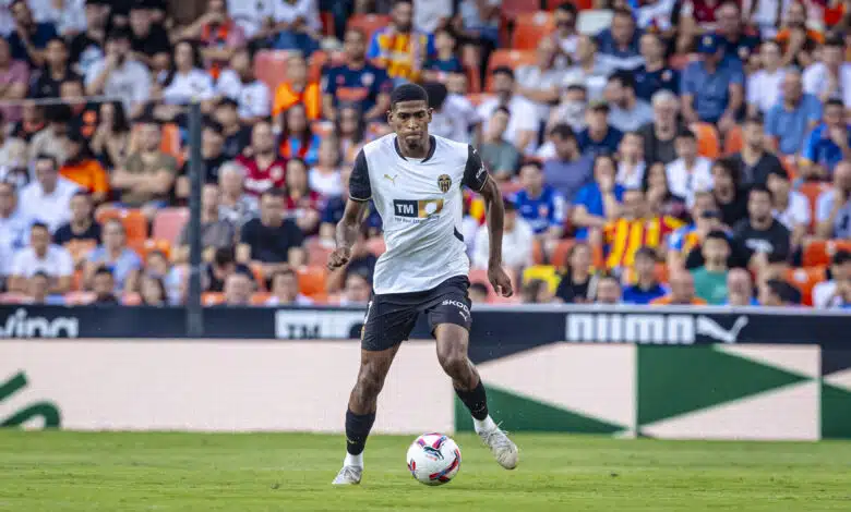 El Arsenal está dispuesto a ofrecer a la estrella de La Liga entre 20 y 25 millones de euros 1 Mosquera is on the verge of a move to Arsenal.