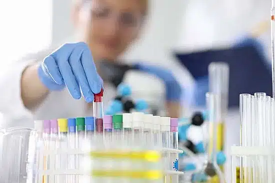 ¿Cómo se detecta y trata el cáncer de próstata metastásico en hombres mayores de 70 años? 1 ¿Cómo se detecta y trata el cáncer de próstata metastásico en hombres mayores de 70 años?