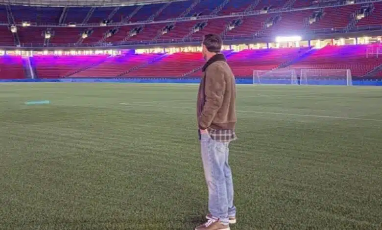 El director del Barcelona se niega a ponerle al Camp Nou el nombre de Lionel Messi 1 Messi on his return to Camp Nou.