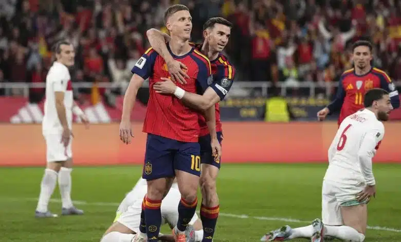 España avanza al Mundial ante Türkiye 1 Dani Olmo put Spain ahead against Turkiye.