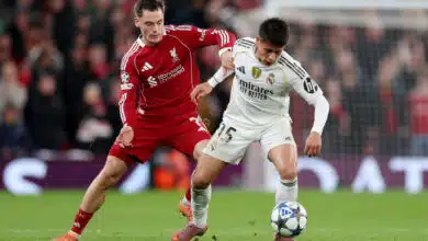 Liverpool y Manchester United buscan conseguir la estrella del Real Madrid en 2026 4 Wirtz battles with Guler.